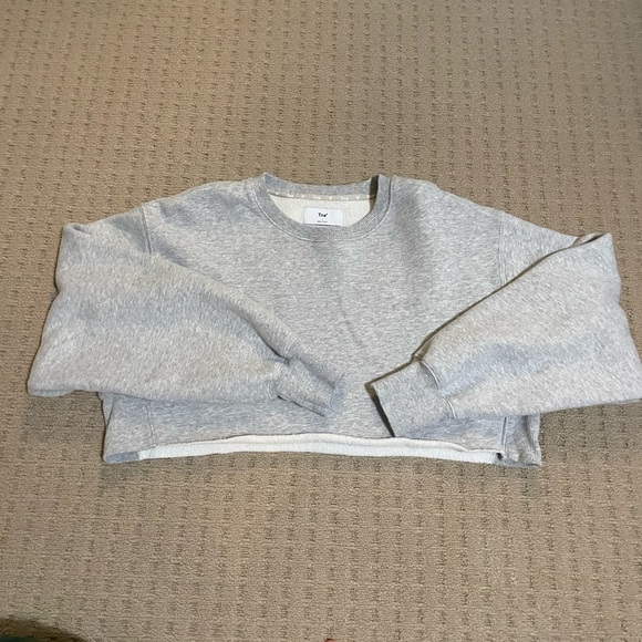 Aritzia TNA Cropped Crewneck - Picture 1 of 2